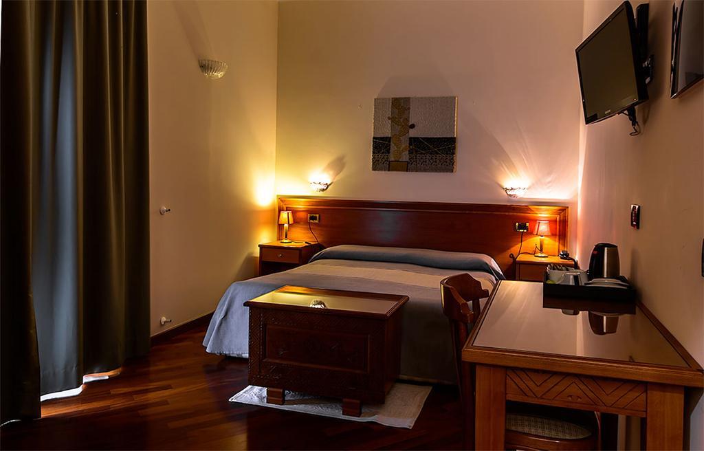 Hotel Del Corso Сант-Антиоко Экстерьер фото