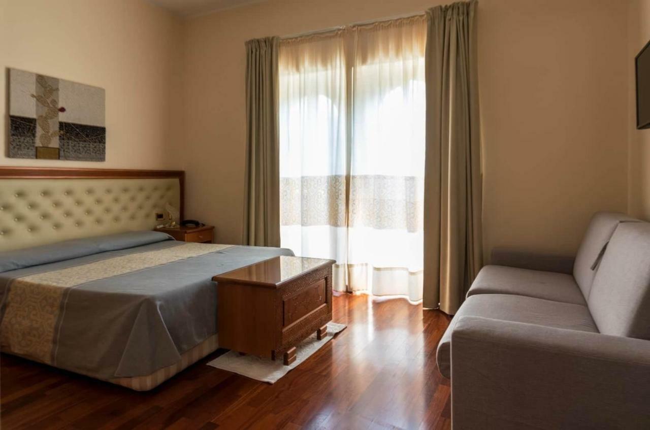 Hotel Del Corso Сант-Антиоко Экстерьер фото
