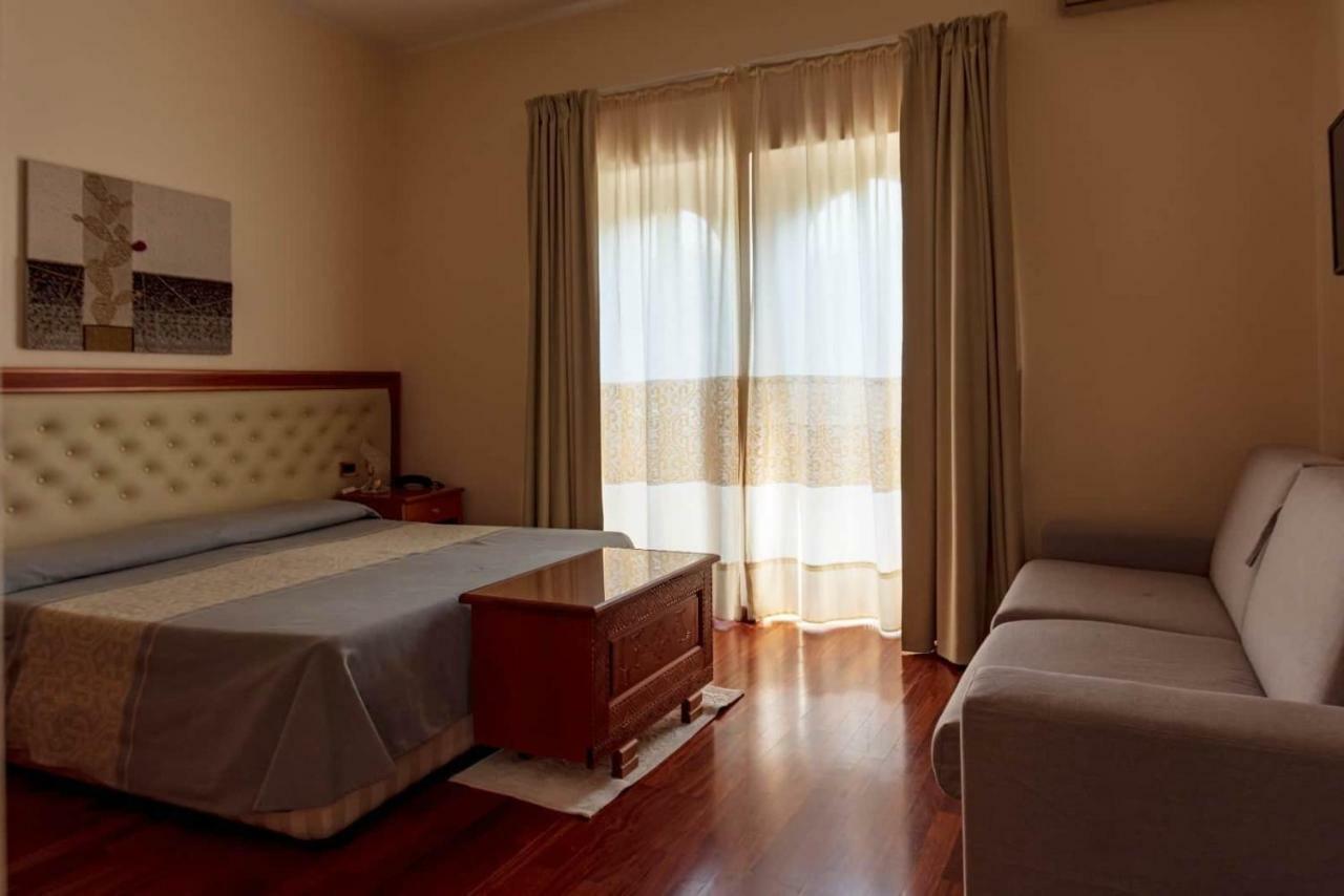 Hotel Del Corso Сант-Антиоко Экстерьер фото