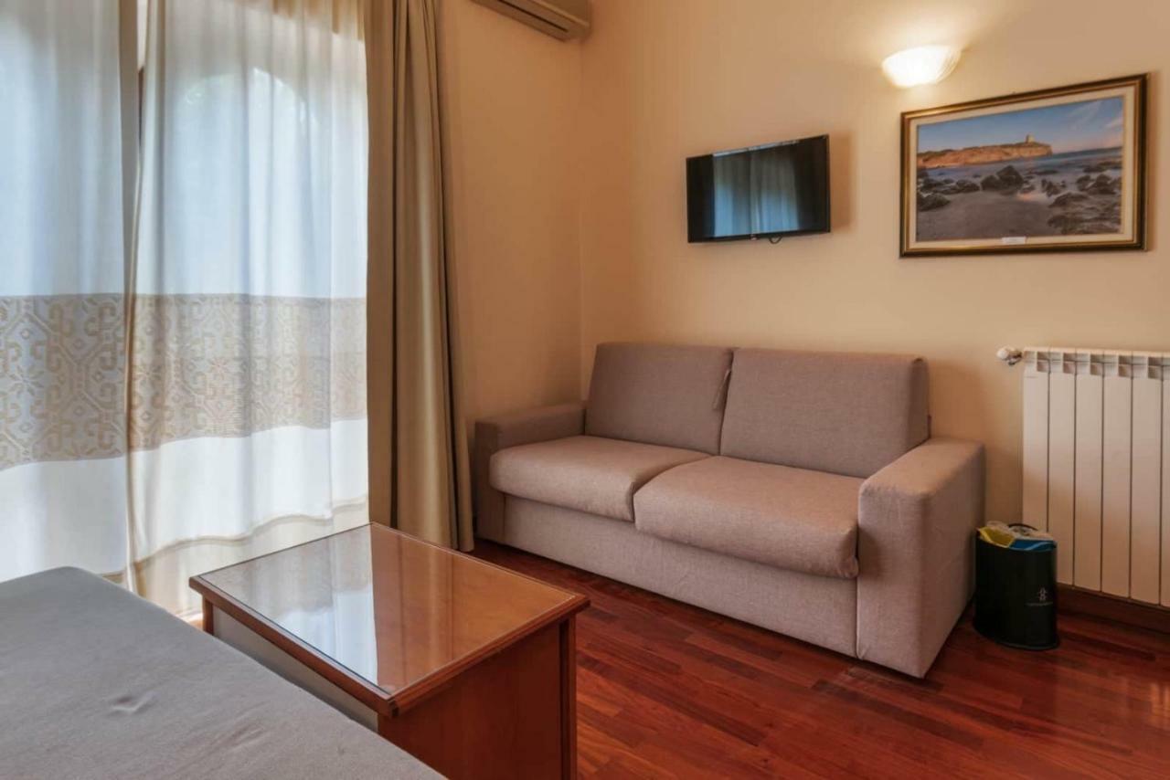 Hotel Del Corso Сант-Антиоко Экстерьер фото