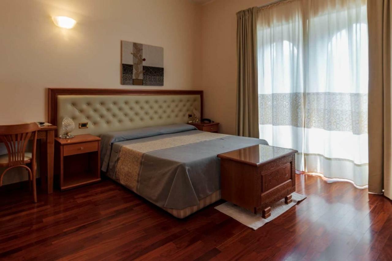 Hotel Del Corso Сант-Антиоко Экстерьер фото